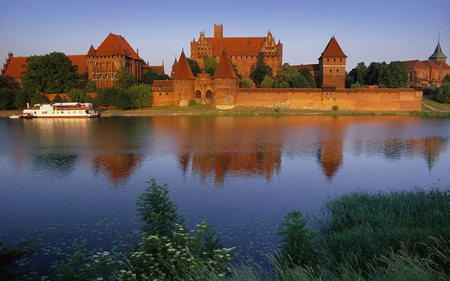 Castle Along the Water - poland, water, castle, beautiful