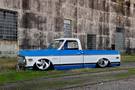 Seven Deuce - bowtie, 1972, c10, gm