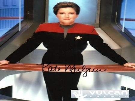 KATE MULGREW AS COMMANDER KATHRYN JANEWAY - action, actress, movies, usa