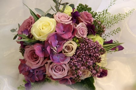 Bouquet - pretty, elegantly, roses, lilac, pink, photo, flowers, purple, nice, hydrangea, gently, bride, delicate, beautiful, photography, wedding, drops, wet, beauty, lovely, cool, flower, bouquet, harmony, soft, rose