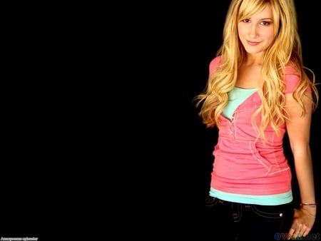 Ashley Tisdale pinky - p, u, i, n, k