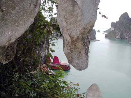 Halong bay Viet Nam - river, water, boat, hanging rock, bay