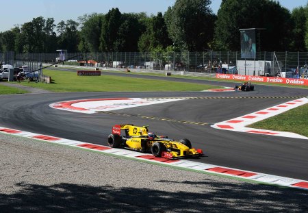 Vitaly Petrov - f1, renault, vitaly petrov, formula 1