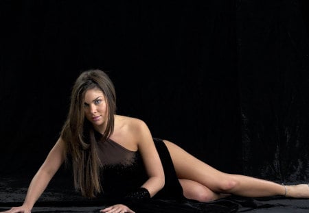 nadia bjorlin - leggy, nadia bjorlin stand, black, bjorlin, beauty, model, actress, celebrities, hot, nadia, babe, nadia-bjorlin, sexy, nadia bjorlin, woman