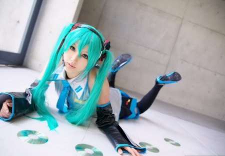 Hatsune Miku by Saya - aqua, headset, thighhighs, stockings, white, cool, petals, aqua eyes, hatsune miku, actress, skirt, leggings, vocaloids, vocaloid, beautiful, uniform, nice, costume, beauty, female, twintail, aqua hair, long socks, black, model, pretty, anime, miku, cute, hatsune, microphone, cosplayer, headphones, tie, saya, awesome, gray, cosplay, outfit