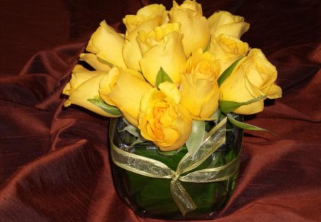 Sunny delight - roses, dozen, vase, deep red, nature, crystal, yellow, delight, sunny, flowers, small