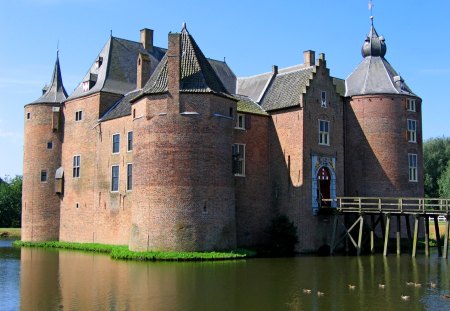 Ammersoyen Castle - netherlands, ammersoyen, lake, castle, ammerzoden, gelderland