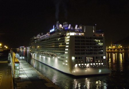 NORWEGIAN EPIC - at night, picture, cool, norwegian epic