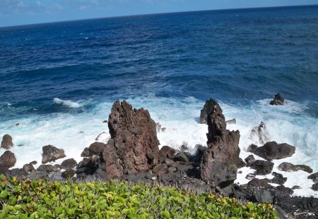 Beaches on the islands 02 - blue, beaches, photography, ocean, black, white, green, waves, sky, rocks