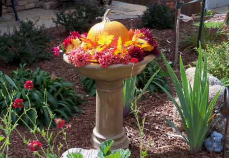 Fall Birdbath - fall, decoration, garden, home, birdbath