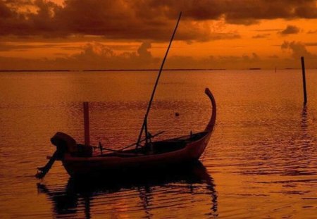 Boat in Lake - in lake, picture, cool, boat