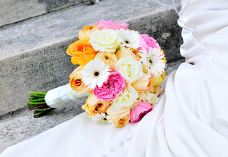 Wedding Bouquet - pretty, roses, yellow, romantic, wedding bouquet, daisy, romance, pink, pink rose, flowers, daisies, yellow rose, bride, beautiful, pink roses, photography, wedding, beauty, colors, lovely, still life, bouquet, colorful, white, yellow roses, stairs, nature, rose