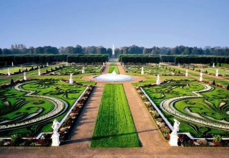 Elaborate Garden - fountain, flower, flowers, path, bush, hedges, garden, elaborate, statue