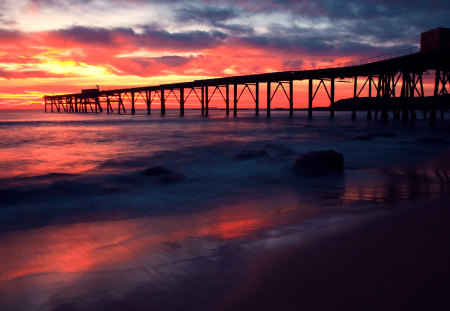 Beautiful Sea - beauty, sky, beach, popular, paradise, peaceful, colorful, sunset, amazing, view, purple, reflection, clouds, sunsets, sand, ocean, wallpaper, lovely, piers, waves, nature, pier, beautiful, splendor, colors, sunrise, sea