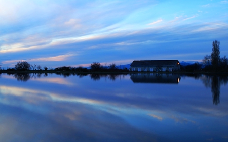 LAKE HOUSE - reflection, light, house, night, lale