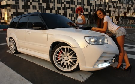 SEXY BABE WITH COOL CAR