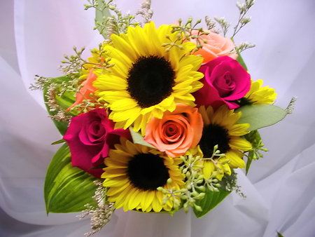 FOR YOU FRIENDS - flowers, roses, coral, sunflower, yellow, red, green, bouquet