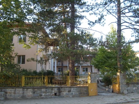 the school - photo, village, school, garden, architecture, photography, trees, park, bulgaria