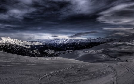 Fresh traces at the Piste HDR - piste, traces, snow, ski piste, skiing, mountains