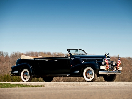 Presidential Ride - presidential, president, cadillac, convertible, car, classic, v16, limousine, antique