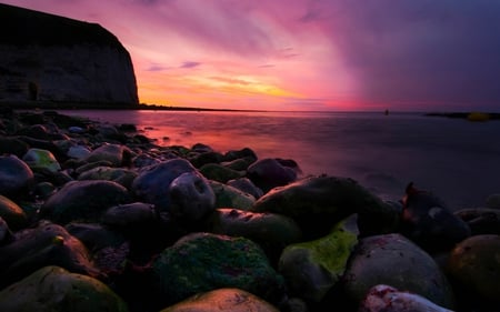 Stay and Watch - clouds, beautiful, sea, night, pink, rockes, sunset, nature, purple, view, wave, sun, sky