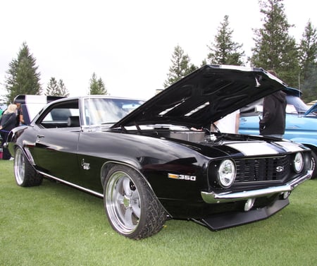 Chevrolet Camaro SS at the Radium Hot Springs car show 45 - headlights, black, chrome, tires, blue, camaro, chevrolet, engine, photography, trees, green