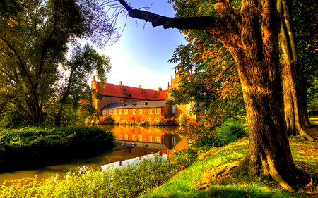 Lovely View - pretty, sunny, scenery, villa, house, beauty, colors, architecture, fall, river, nature, autumn, green, mansion, autumn colors, splendor, landscape, grass, reflection, leaves, view, lake, houses, sky, clouds, trees, water, beautiful, lovely, tree, cloud, autumn leaves, leaf, peaceful