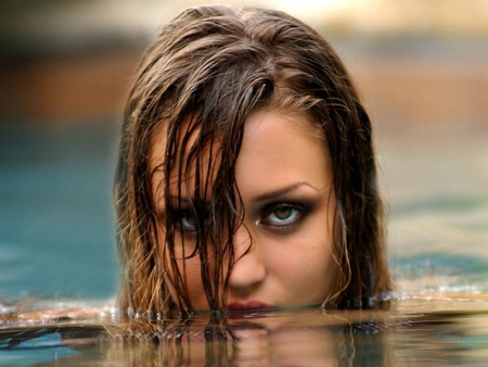 blonde-floats - face, lady, hair, eyes, water, model, blonde