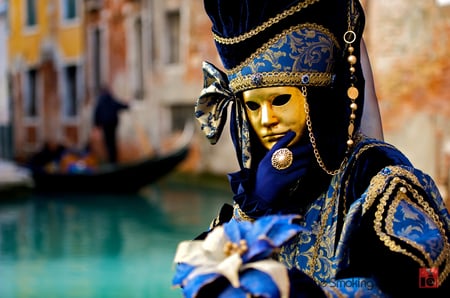 Mysterious Gentleman - gentleman, mask, mysterious, venice