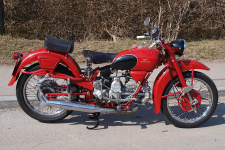 Moto Guzzi Falcone - bike, guzzi, motorcycle, antique, moto, mini, falcone, moped, classic