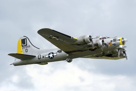 Liberty Belle - ww2, plane, bomber, belle, flying, boeing, fortress, liberty, wwii, b-17, b17