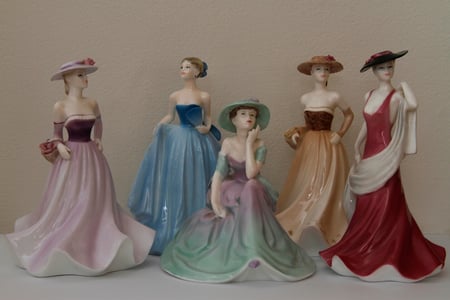 Ladies - porzelain, statues, ladies, still life