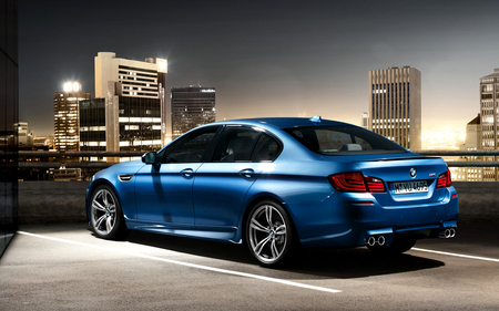 Beautiful BMW M5 Sedan 2012 - m5, cars, bmw, 2012, sedan, speed, motor, blue, beautiful