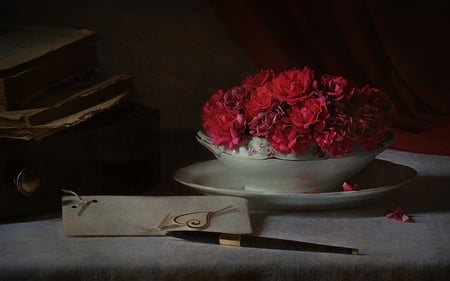 still life - pretty, elegantly, roses, pen, heart, romantic, book, amazing, great, romance, books, photo, flowers, old, nice, vase, delicate, beautiful, photography, letter, beauty, lovely, cool, love, still life, flower, petals, bouquet, harmony, rose