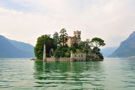 Building in Lake - in lake, picture, cool, building