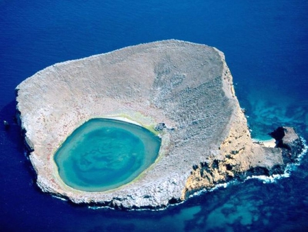 Pool in Sea - in sea, picture, cool, pool