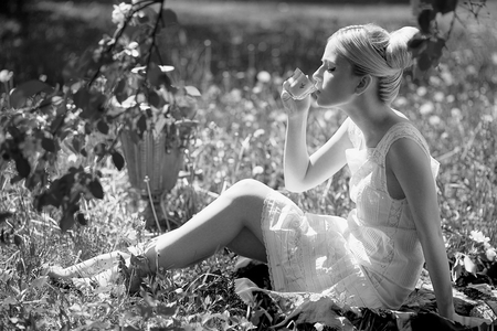 THIRSTY - woman, photography, light, bw, gras, portrait, summer time, shadow, blonde