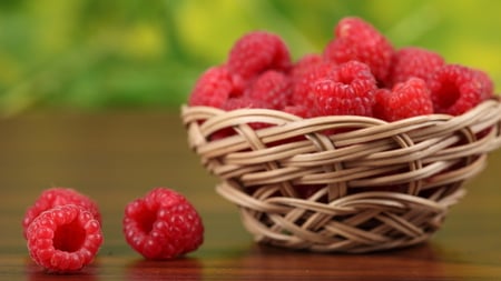 Basket with Raspberry - raspberry, fhotography, delicious, basket, fruit