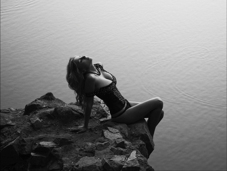 BEAUTY - relax, woman, photography, bw, sea, beauty, body