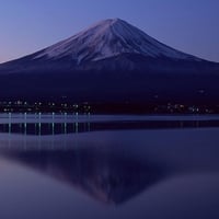 Reflection-of-the-Mount-Fuji.