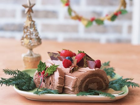 Buch de Noel - cake, macro, decorations, food, berries, christmas