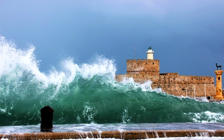 WATER SPRAY - lighthouse, wave, splash, statue, structure, ocean, spray