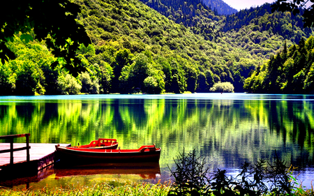 Peaceful Place - beauty, sky, trees, peaceful, water, mountains, view, reflection, green, tree, boat, lake, landscape, boats, summer, lovely, nature, pier, woods, forest, beautiful, leaves, splendor