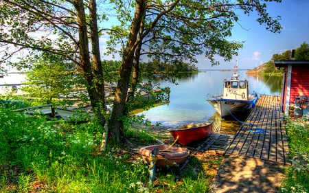 A Beautiful Day - beauty, sky, trees, peaceful, water, view, pretty, clouds, summer time, green, sunny, house, tree, grass, boat, lake, boats, landscape, summer, sailing, lovely, nature, pier, beautiful, splendor, flowers