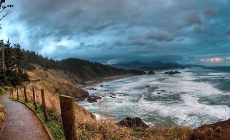 Stormy weather - storm, clouds, pic, water, image, road, sea, stormy, picture, waves, weather, sky, wall, wallpaper