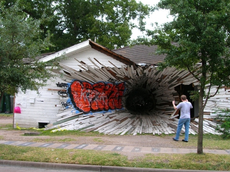 the hole house (Texas, USA) - street, house, people, hoause, hole, tree