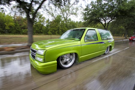 cruisin tahoe - cars, green, road, luxurious, way