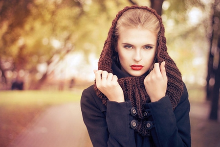 Beautiful girl - beauty, autumn, street, stare, hat, lips, eyes, cold days, wonderful, face, fall, coat, beautiful girl