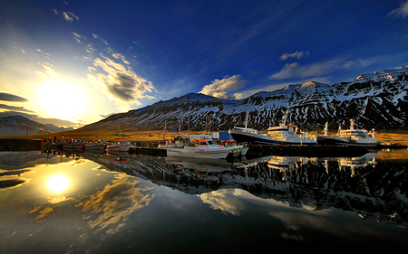 Reflection - amazing, boat, splendor, landscape, sunrise, harbour, reflection, sunrays, view, port, sky, sun, clouds, sunlight, beautiful, ship, sea, beauty, colors, lovely, ocean, boats, colorful, nature, sunset, rays, ships, mountains, peaceful