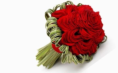 TENDER GIFT - red, roses, gift, bouquet, tender